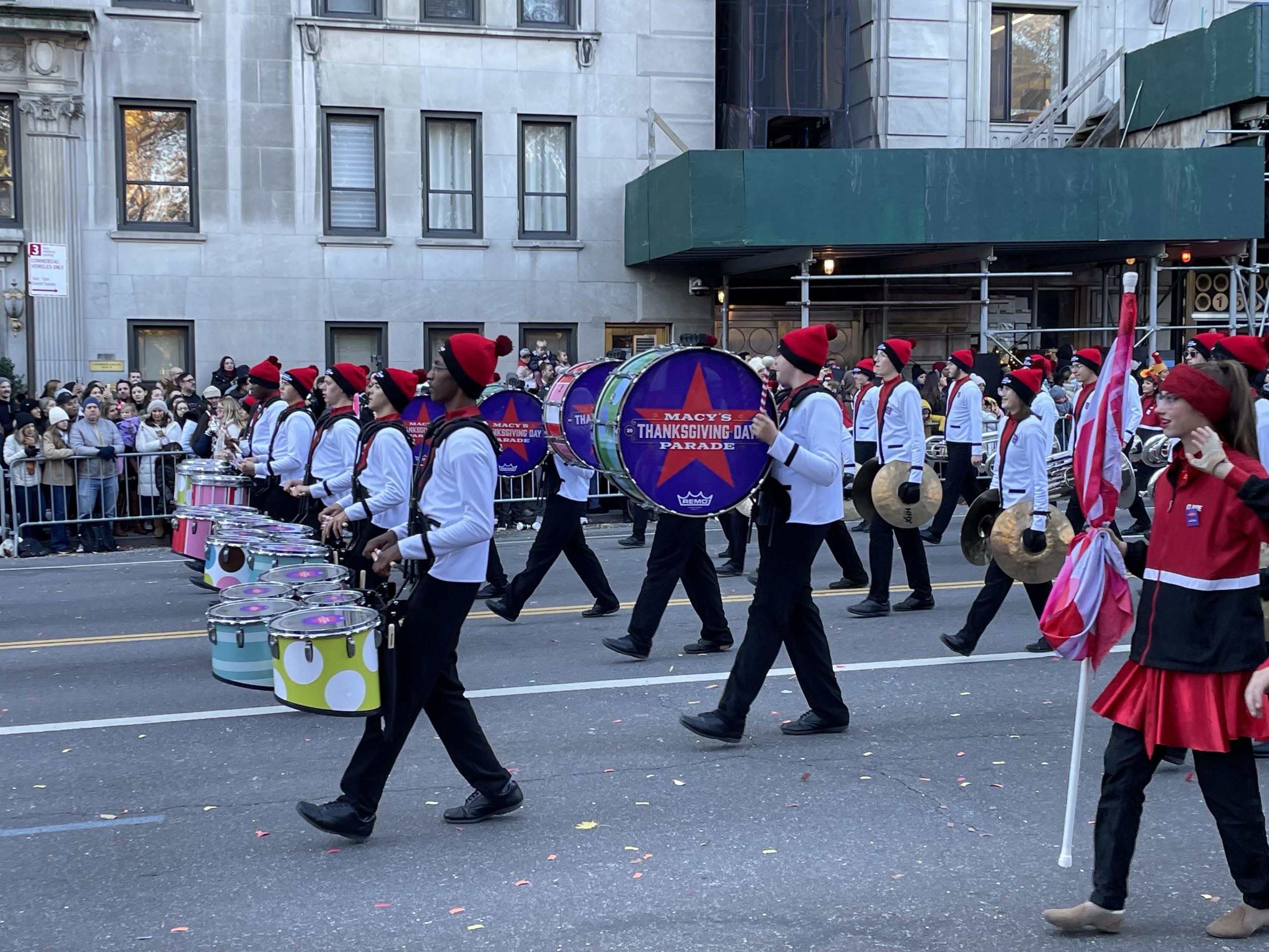 Fishers HS (IN) makes their way down the parade route during a chilly Thanksgiving morning.