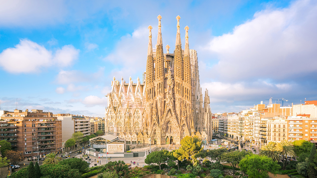 Student Choir Performance Opportunities to La Sagrada Família