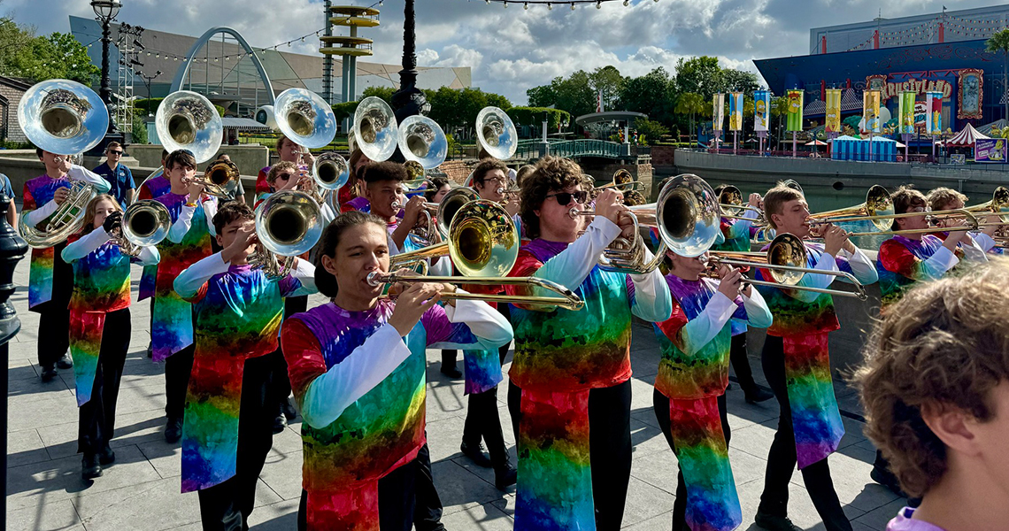 Universal's Superstar Pre-Parade Performance Trips